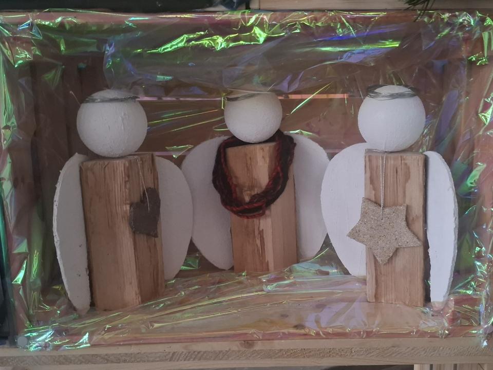 12 Engel / Anita Gonzalez Castro