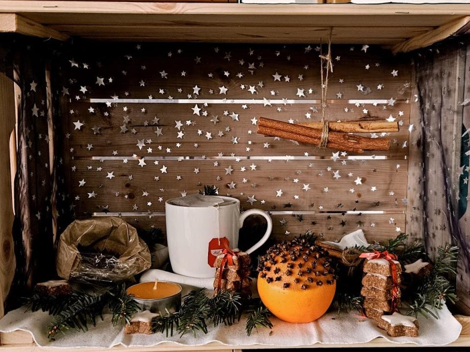 16 Adventsdüfte / Theres Egli