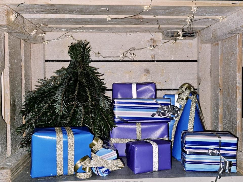 19 Geschenke / Rosalie Wagner