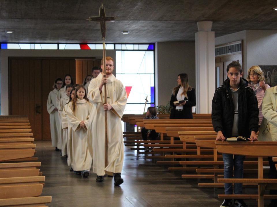 Einzug mit den neuen Minis