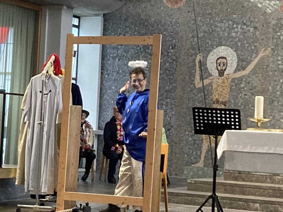 die dumme Augustine im Element