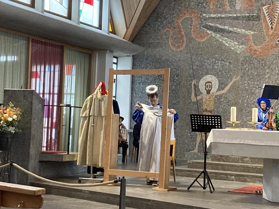 ...die Modeschau geht weiter