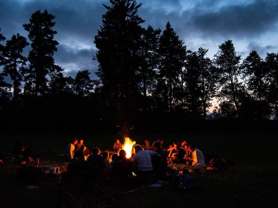 Gemütliches beisammensein am Lagerfeuer