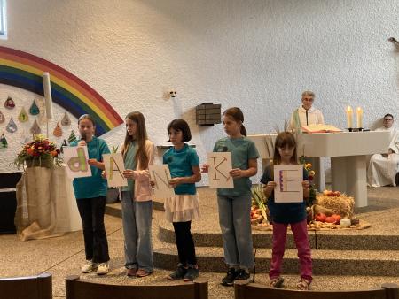 DANKE. Die Fürbitten vorgetragen von den Sing Kids