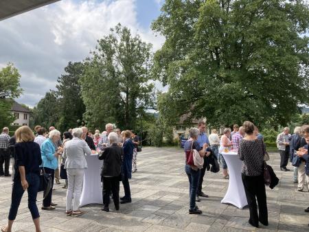Apéro auf dem Kirchplatz