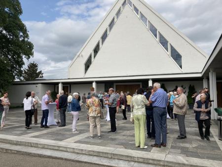 Apéro auf dem Kirchplatz