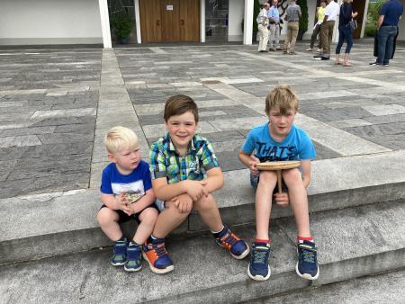 Kleine Gottesdienstbesucher