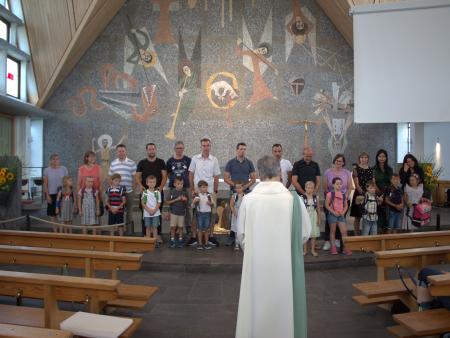 Stolze Erstklässler und Erstklässlerinnen