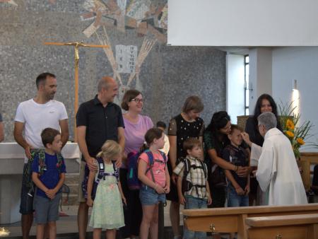 Segnung der Erstklässler und Erstklässlerinnen durch Gabi Suhner