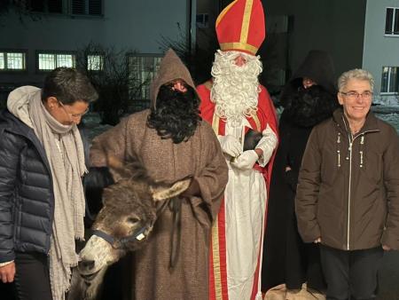 Samichlaus mit Schmutzli und Esel im Rorategottesdienst in Matzingen