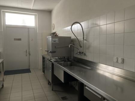 Küche mit Abwaschmaschine