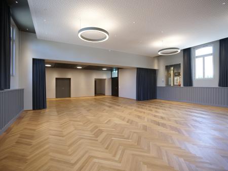 Saal Richtung Eingang/Küche